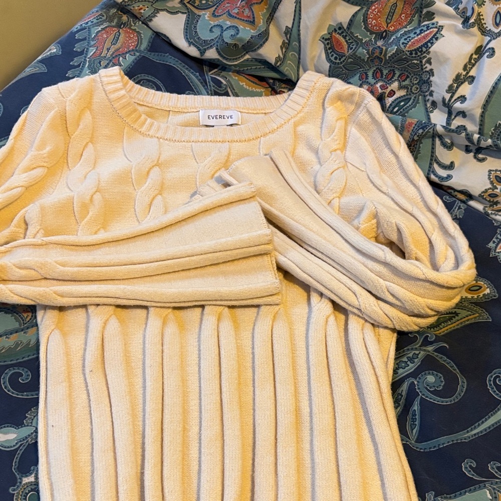 Evereve Women's Soft Cream Cable Knit Sweater
